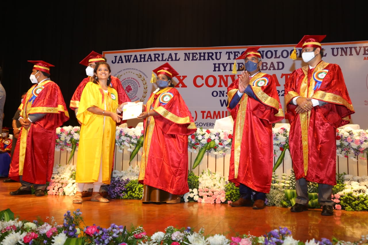 Ms. Erra Mounika(17Z31R0050), University Gold Medal Winner, Felicitated by JNTUH. Best outgoing student of B.Pharmacy out of all affiliated colleges of 2017-21 Batch with an aggregate of 8.51 CGPA%.